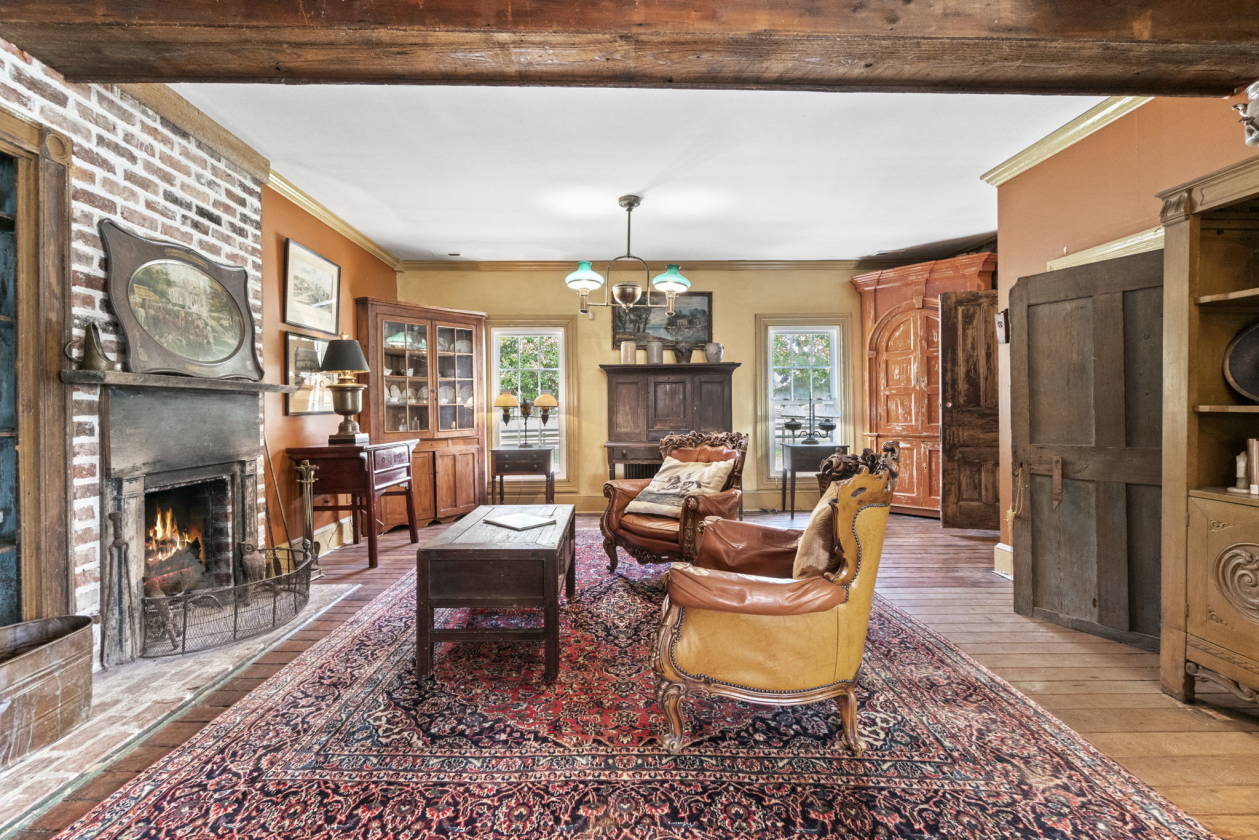 Pre-revoutionary home on a 10-acre horse farm! - photo 7
