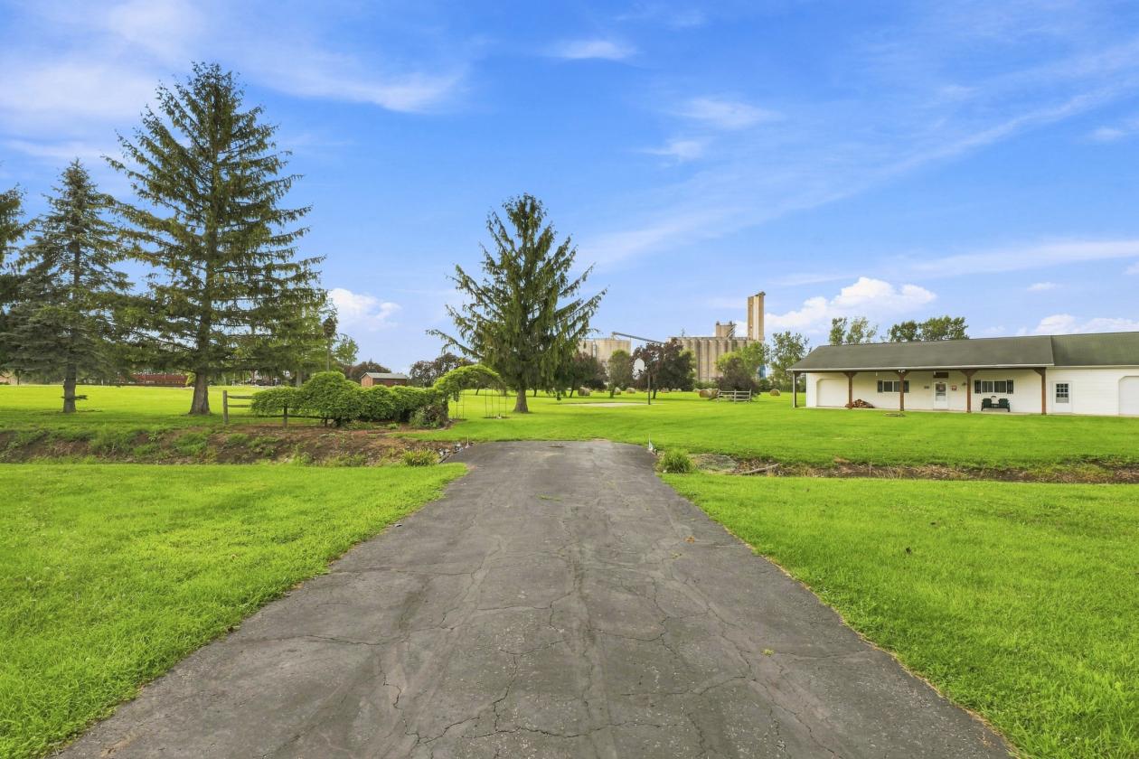 Turnkey Country Living with Equestrian Potential - photo 7
