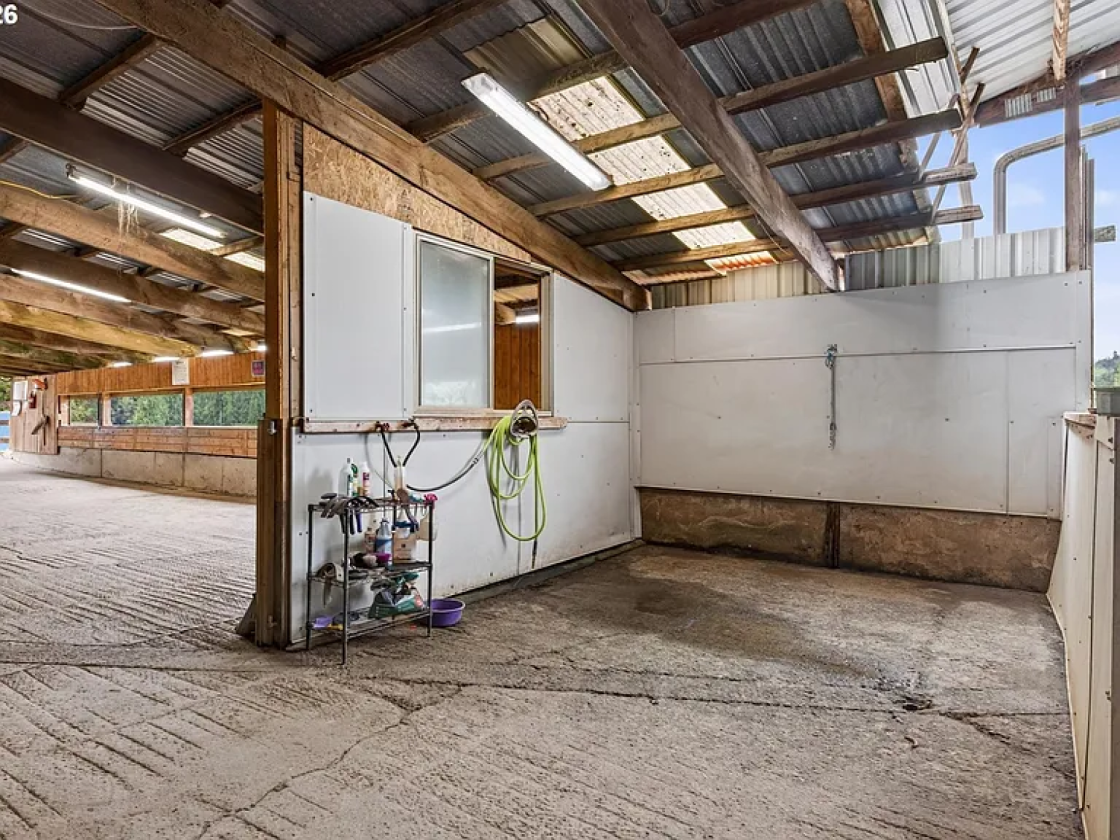Luxury Equestrian Estate with 35 Stalls! - photo 7