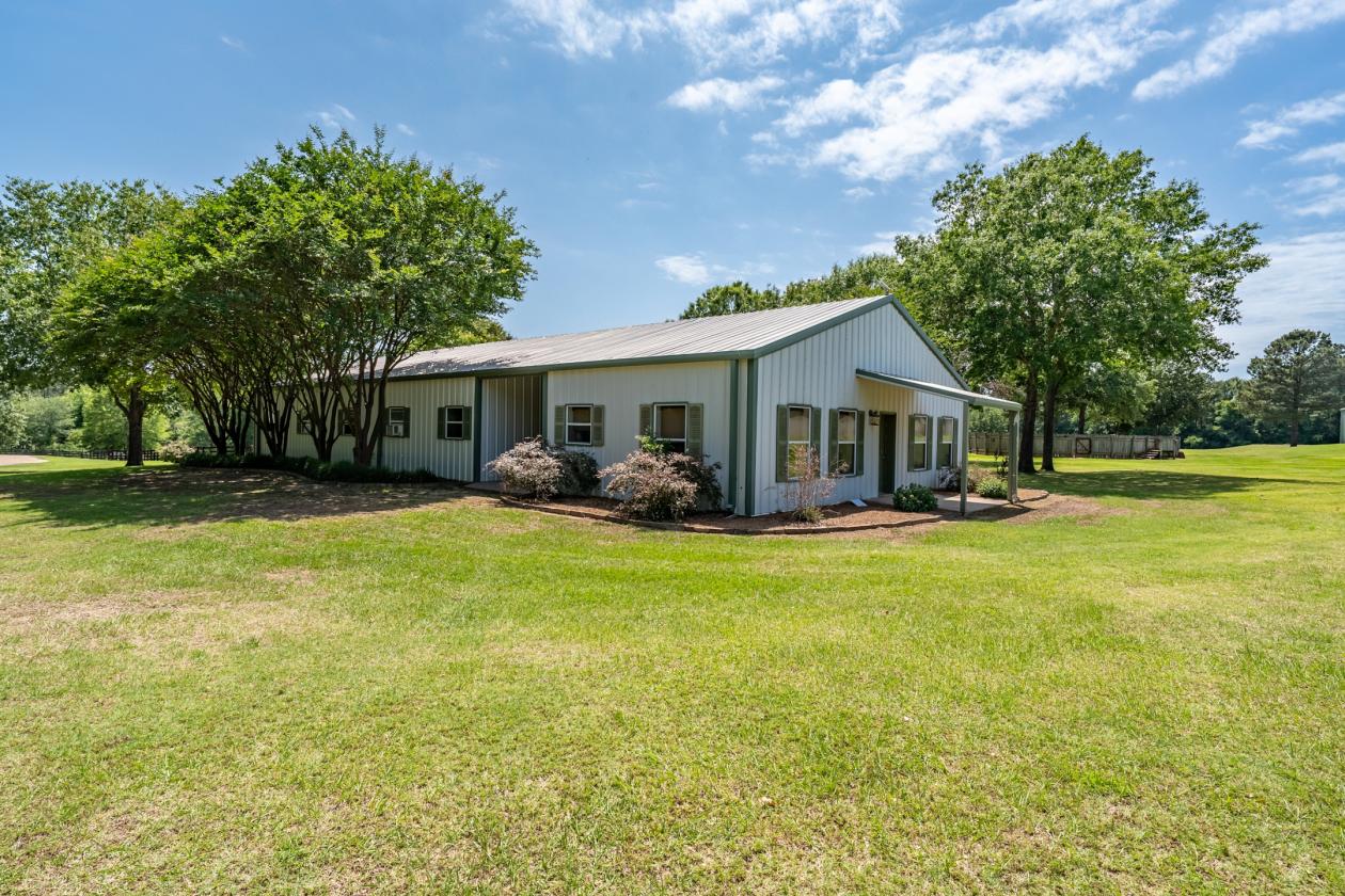An Iconic Equestrian Estate - photo 25