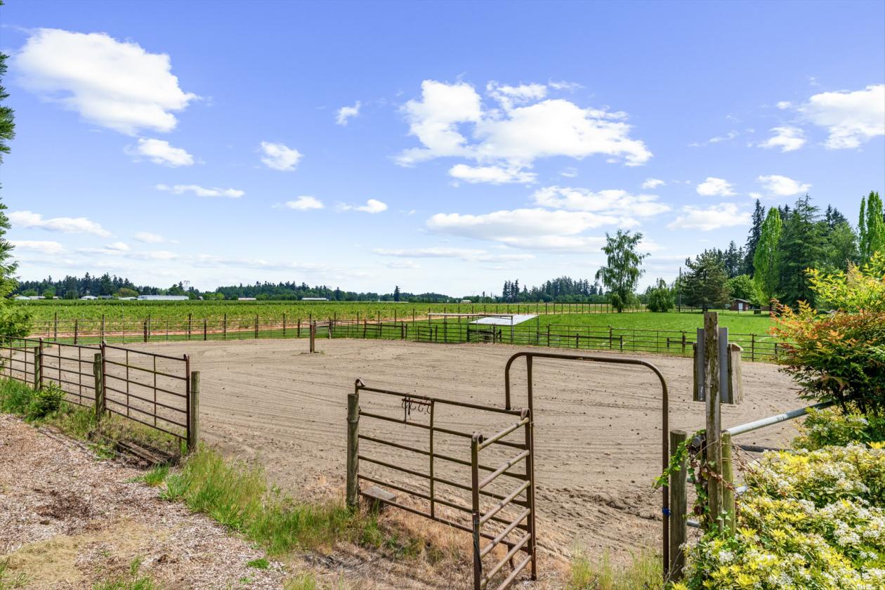 Charming horse property on private lane - photo 25