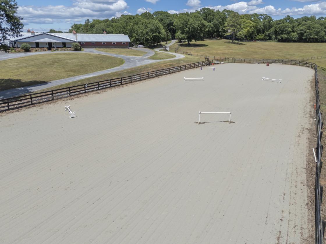 Luxury Horse Farm | 29 Stalls | Indoor Arena - photo 28