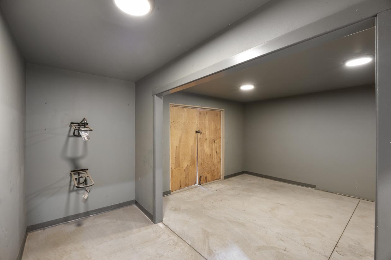 Custom Home on 3.49 Acres With Shop - photo 30