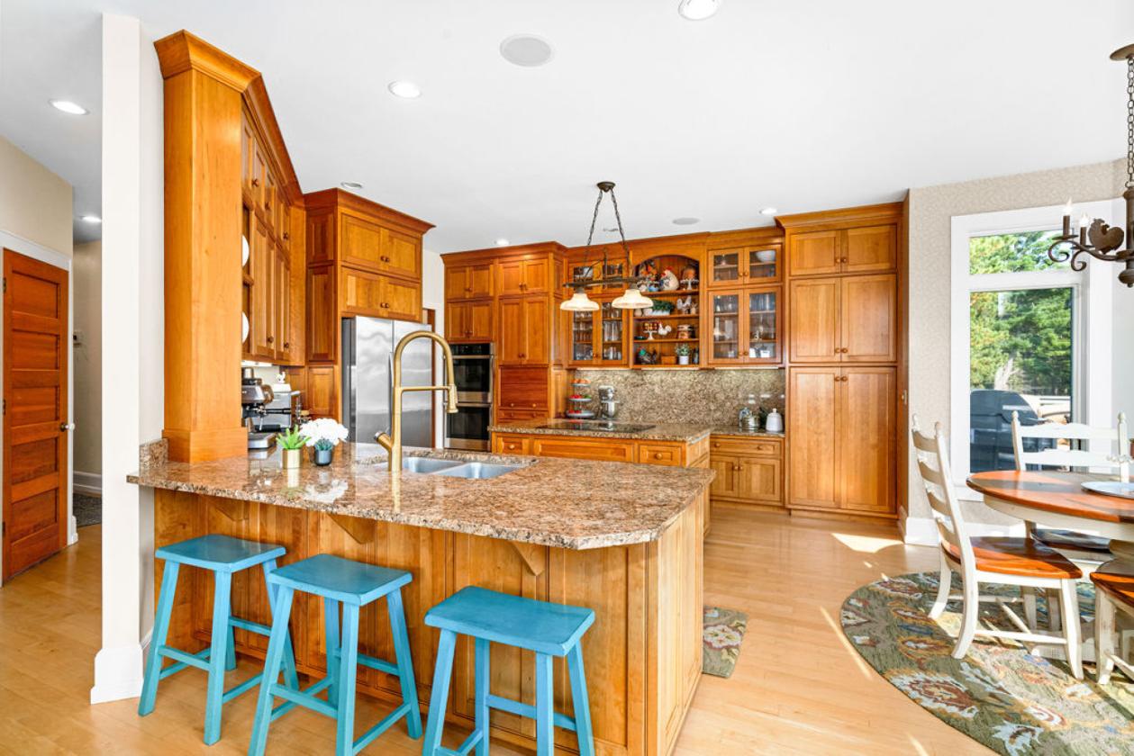 Turnkey Country Estate with Barns, Pasture & Eques - photo 18