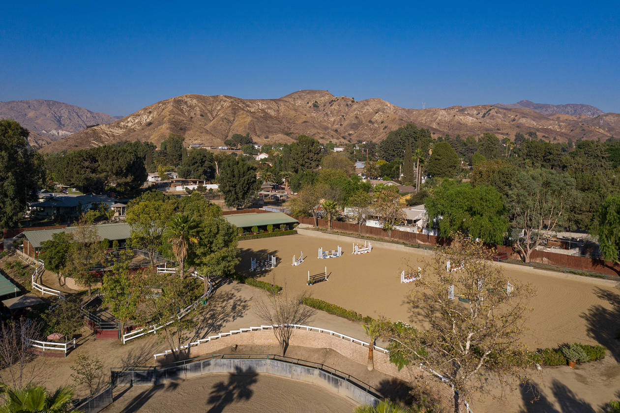 LOS ANGELES Own a 5Acre, 60Stall Horse Farm in... Los Angeles