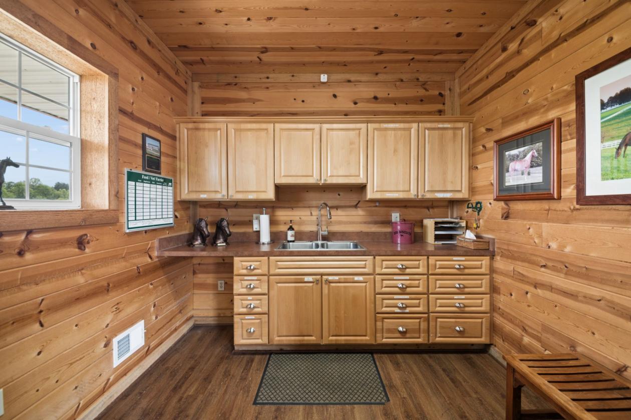 Rare Acreage. Private Equestrian Estate. - photo 10