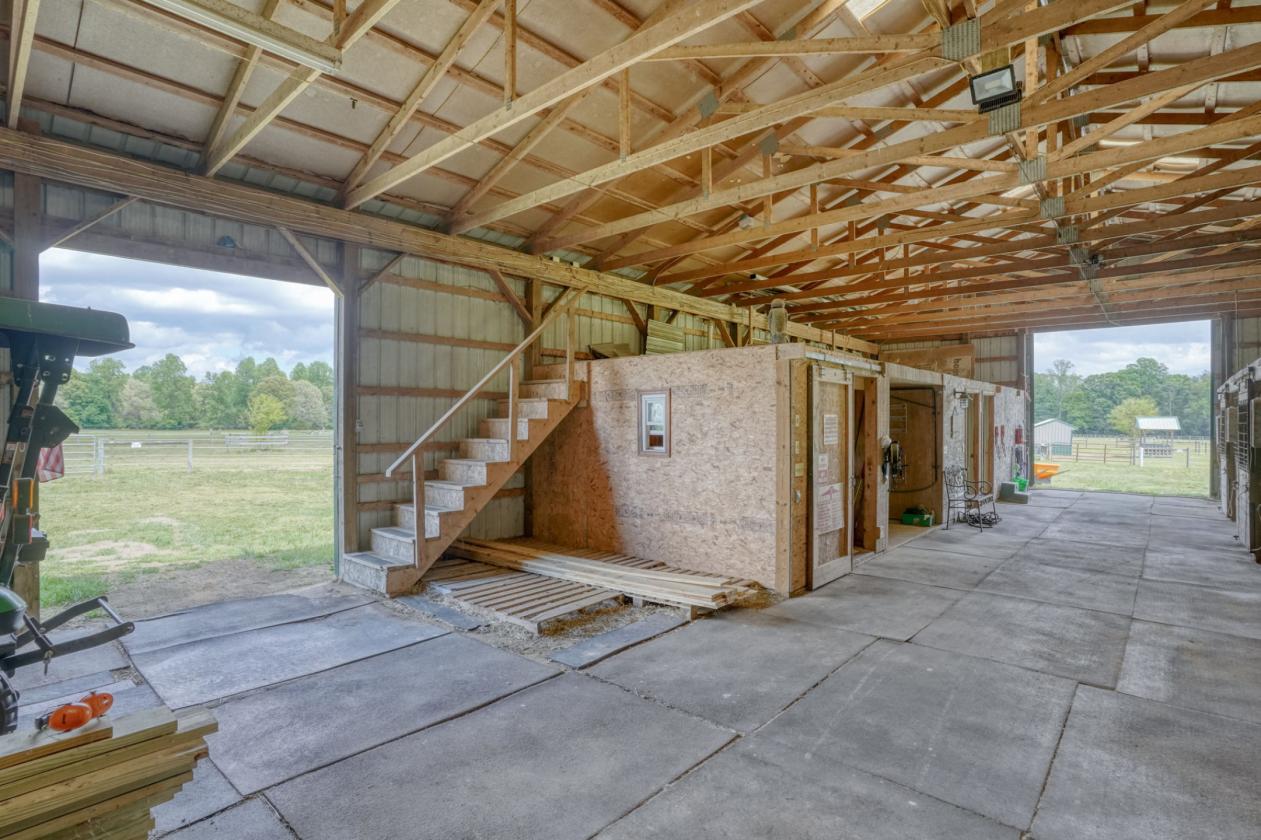 Turnkey Equestrian Estate on 10.9 Acres - photo 5