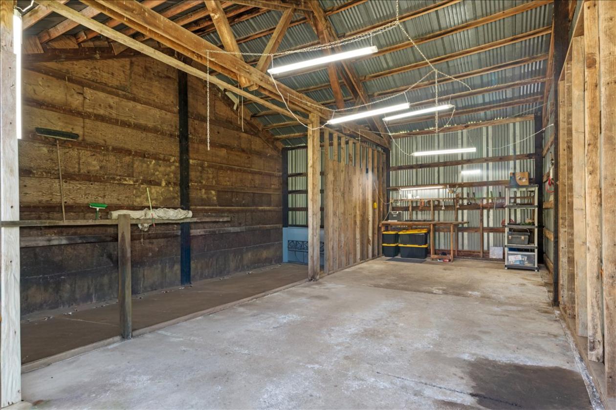 HORSE PROPERTY WITH 2 REMODELED HOMES ON 14+ ACRES - photo 13