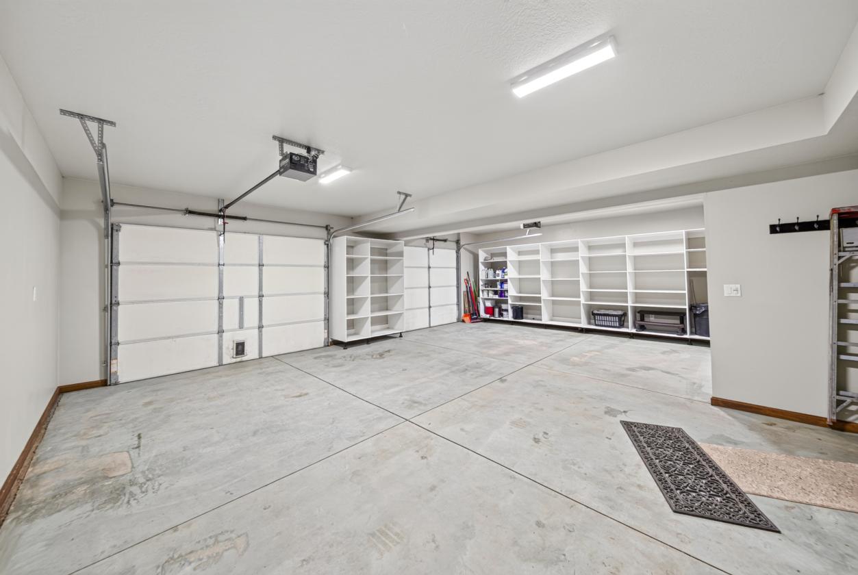 Masterfully crafted equestrian estate for sale. - photo 20