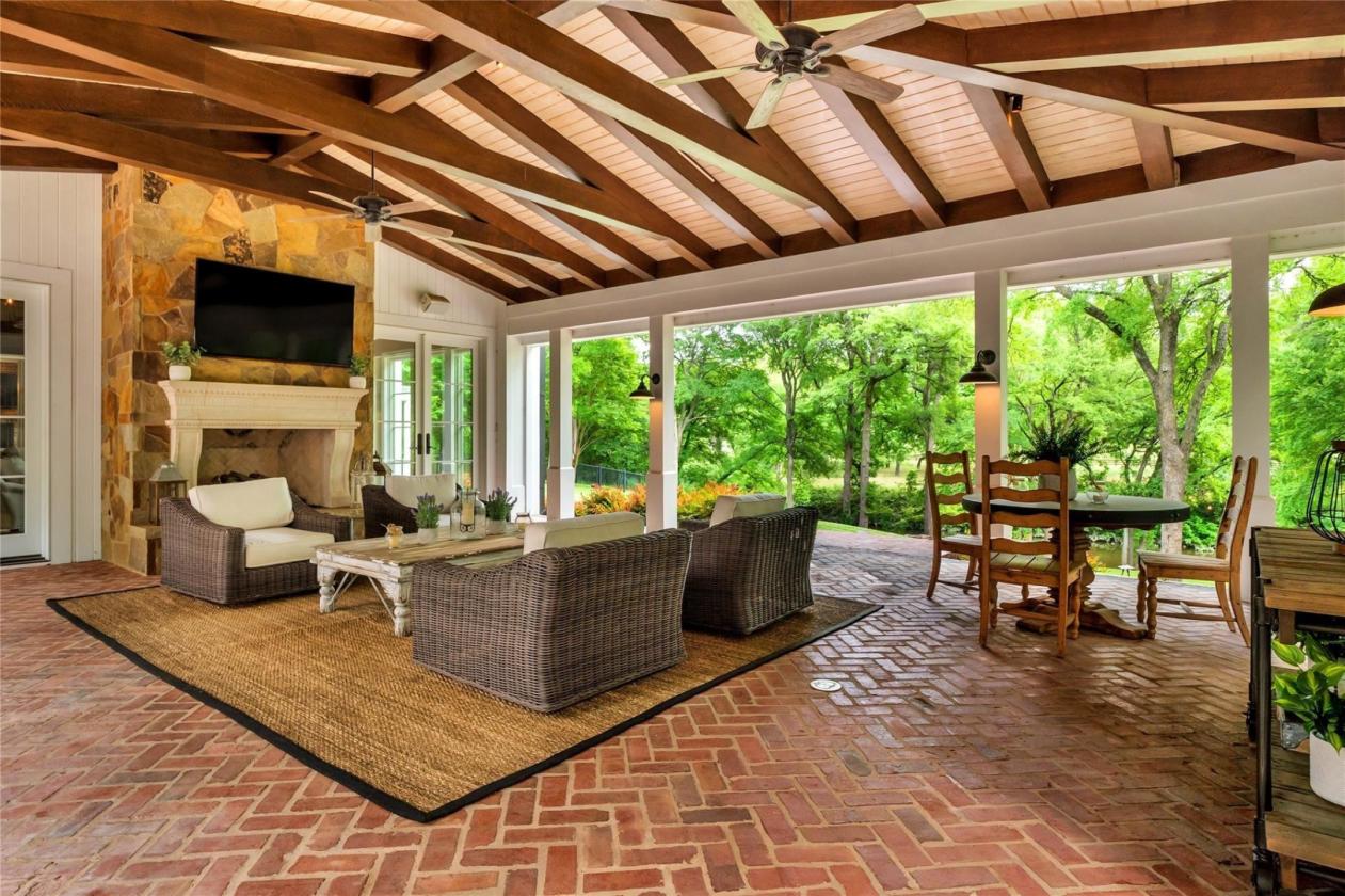 Luxury Equestrian Estate with Arena on 80.54 acres - photo 18