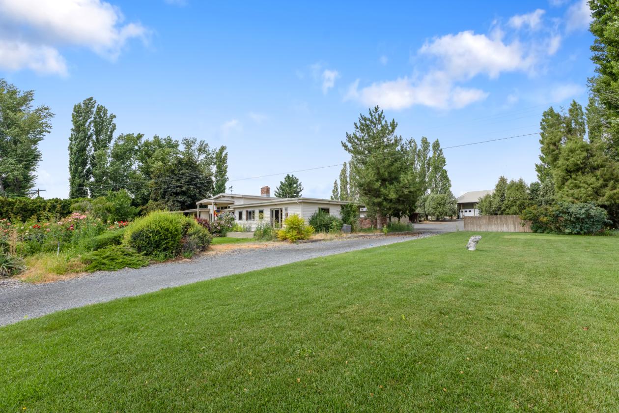 Lakeview Equestrian Estate w/ Shop & Barn - photo 10