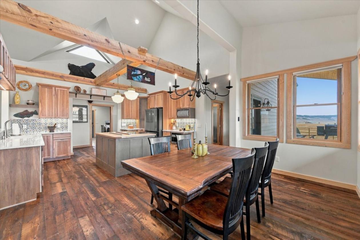 Bring Horses to gorgeous views and custom home! - photo 13