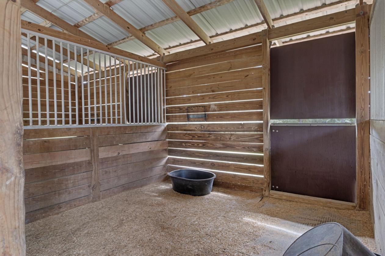 CUSTOM EQUESTRIAN ESTATE ON 7.39 ACRES - photo 19