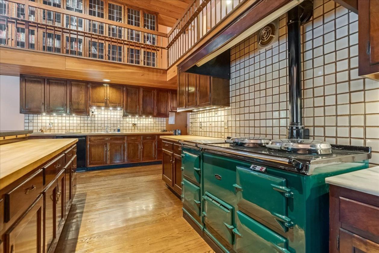 40 Acre Luxury Estate with multiple outbuildings - photo 10