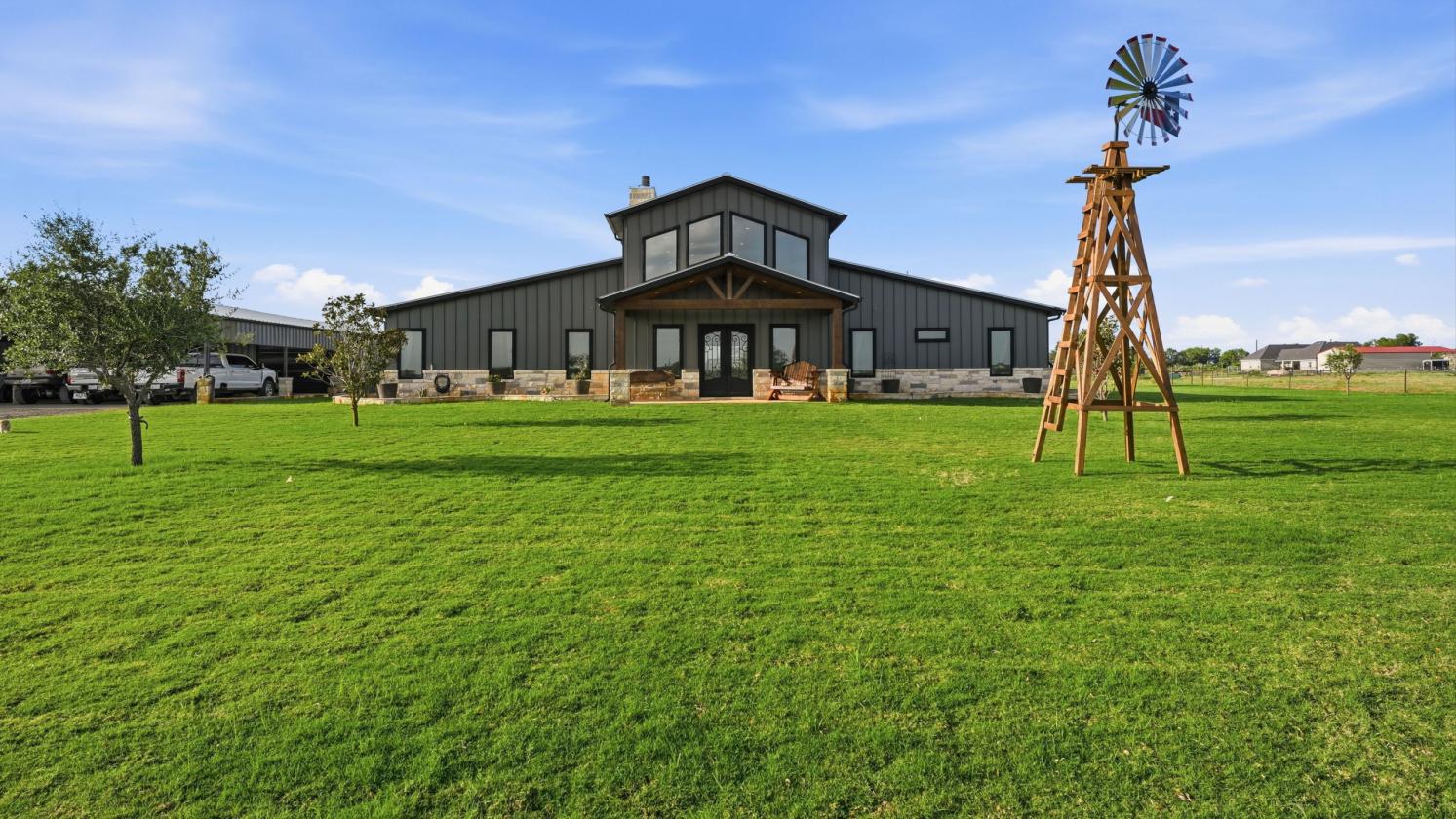 Turnkey Barndominium on 18 Acres - photo 2