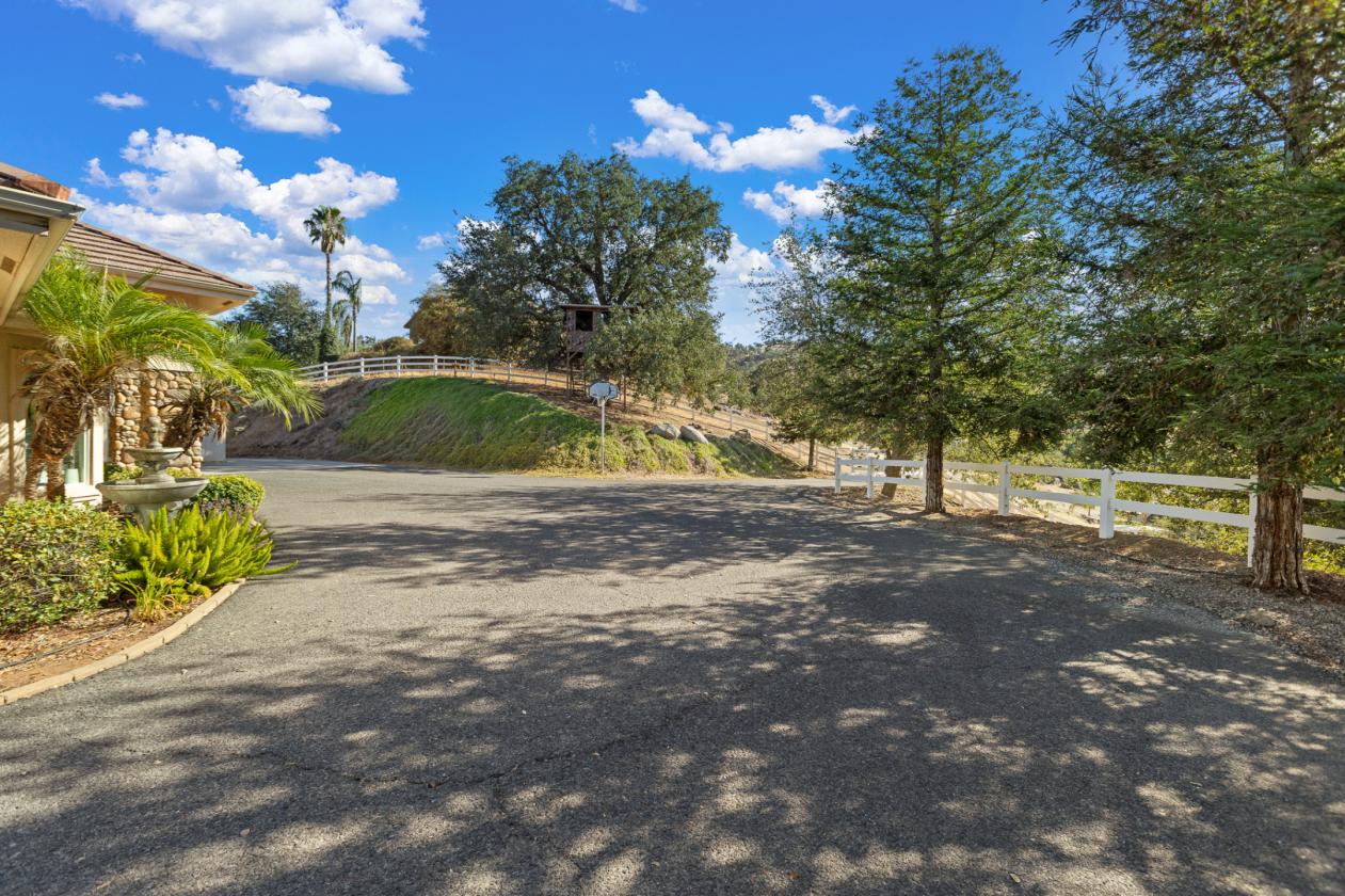 Horse property with gorgeous views! - photo 20