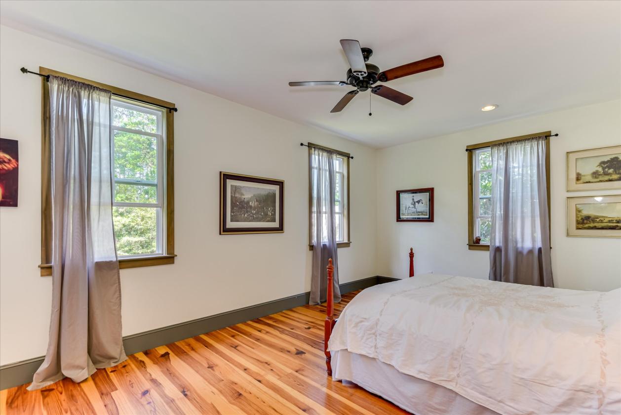 Charming 9 Acres Horse Property - photo 15