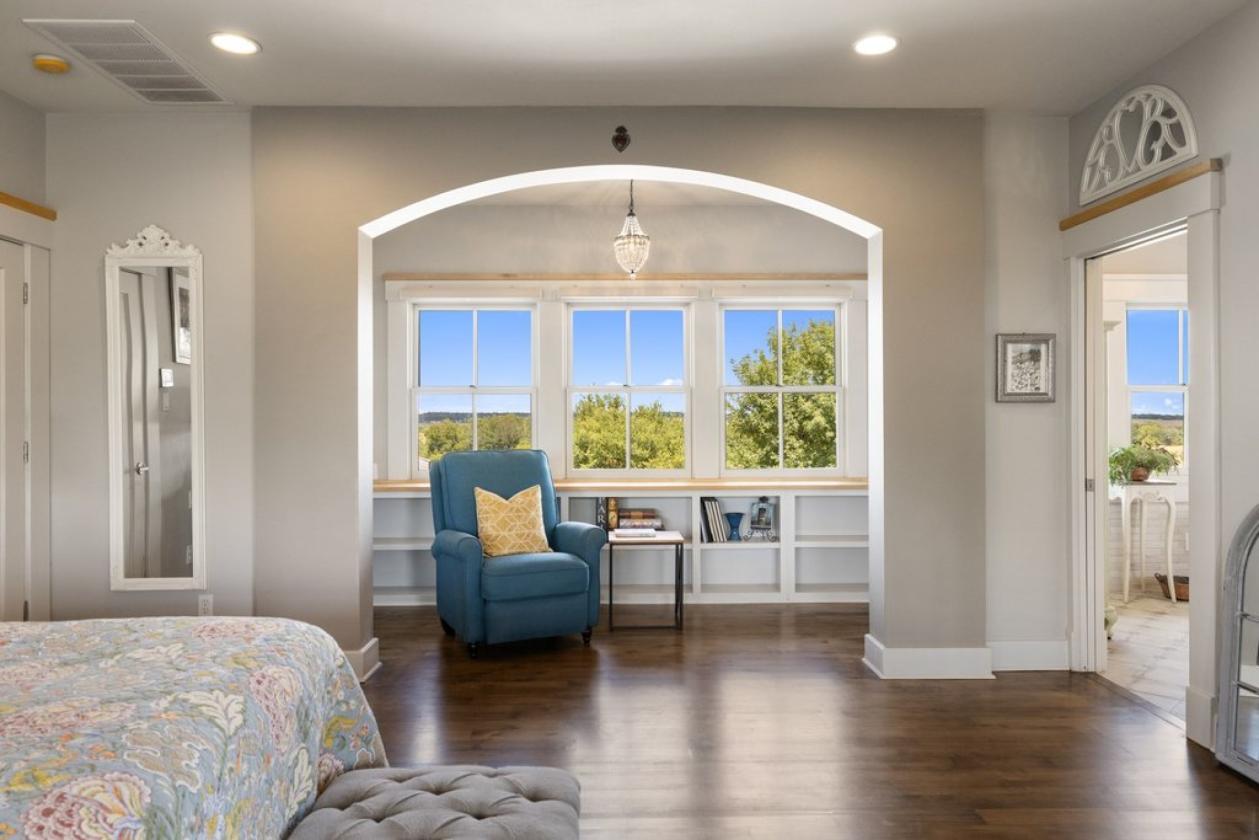 Hilltop Retreat - Modern Craftsman Architecture - photo 15