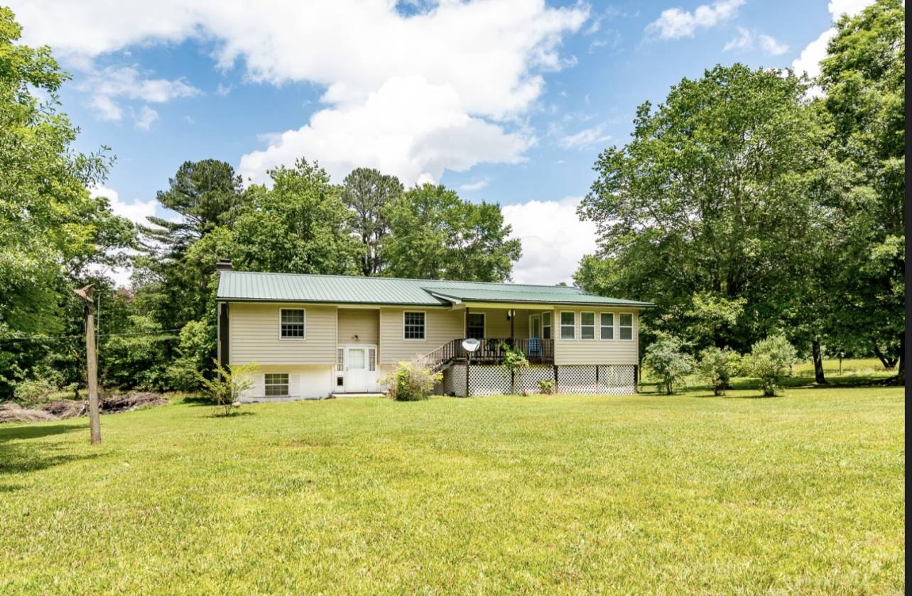 Horse Acreage For Sale in the Beautiful Mountains of Tennessee