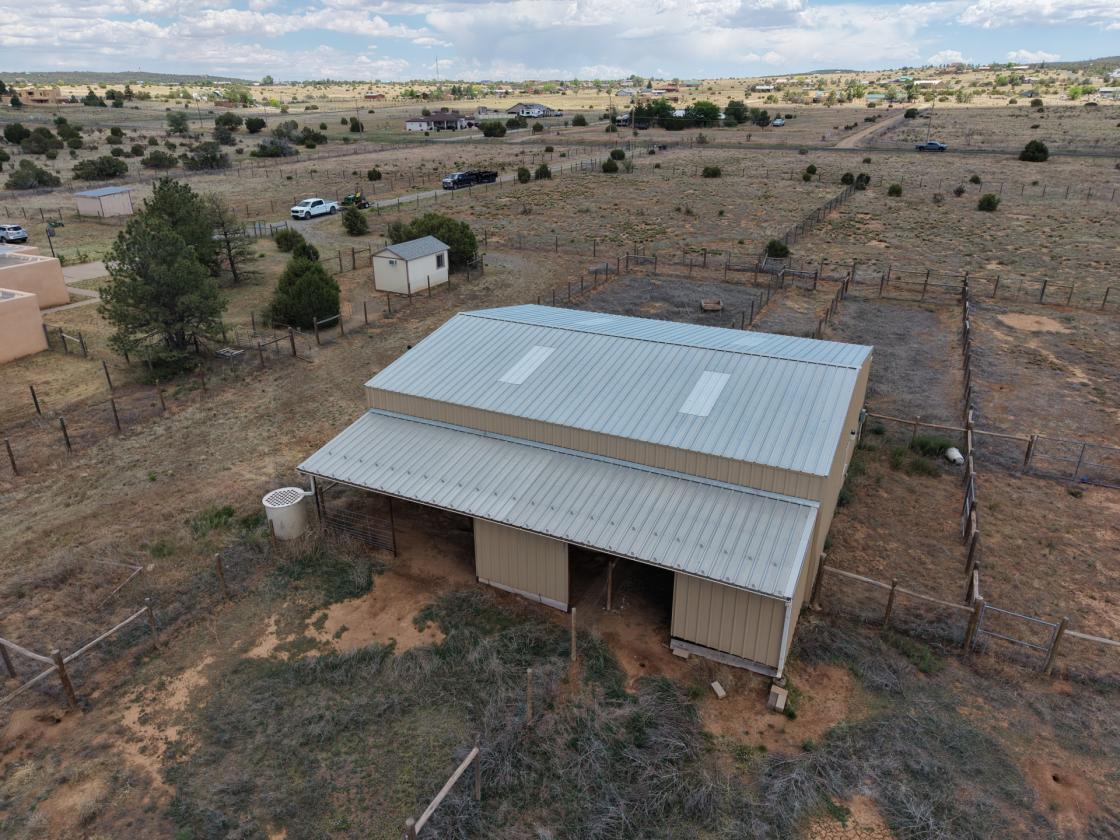 Fabulous, one of a kind horse property - photo 17