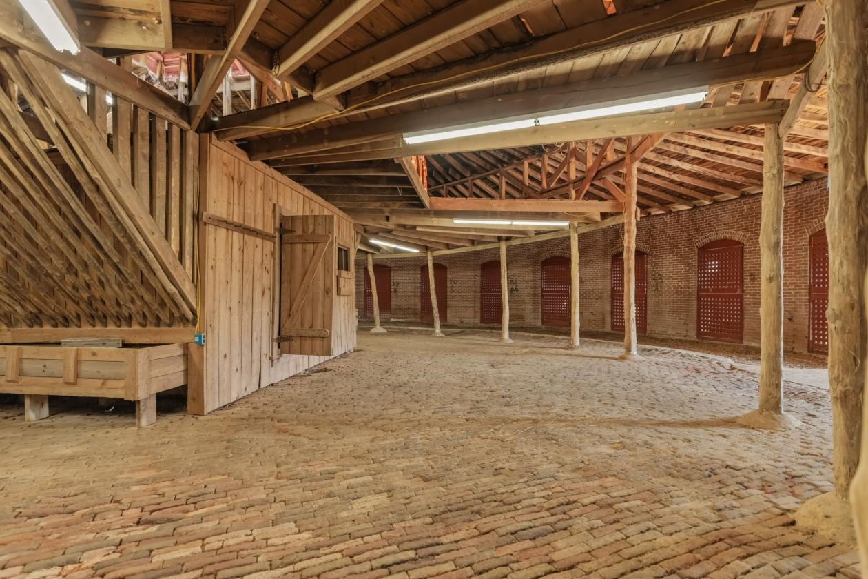 Rare Historic Round Polo Barn - photo 12