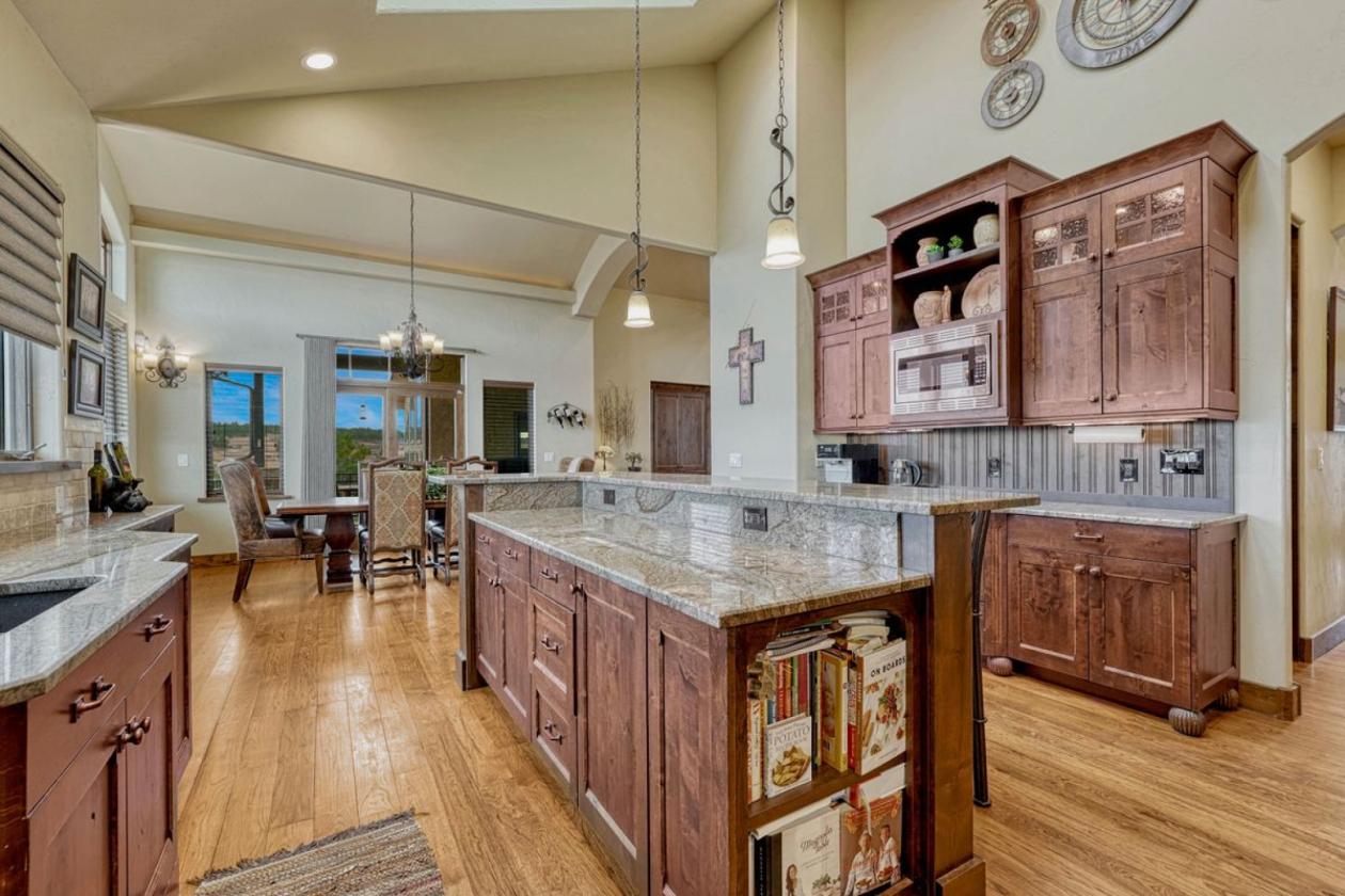 Timeless Equestrian Living Made for Entertaining - photo 4