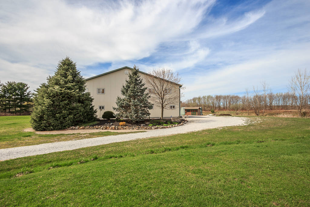 13 Acre Horse Property with large arena, 4 stalls and... Thompson