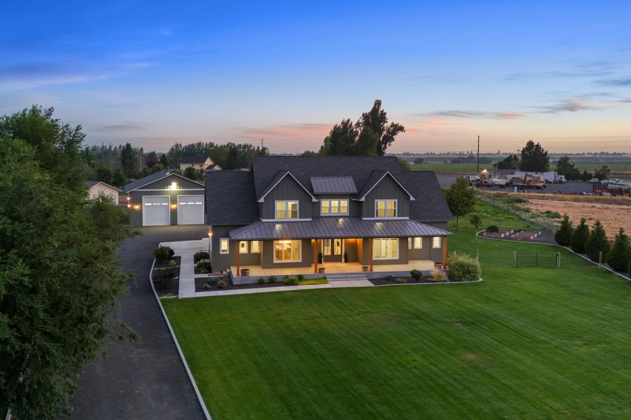 Custom Home on 3.49 Acres With Shop - photo 1
