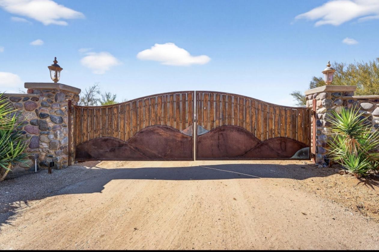Income producing equestrian ranch on 10 acres - photo 4