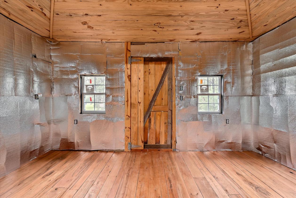 Custom Log Cabin on 9 Acres with 2 Horse Stalls - photo 27