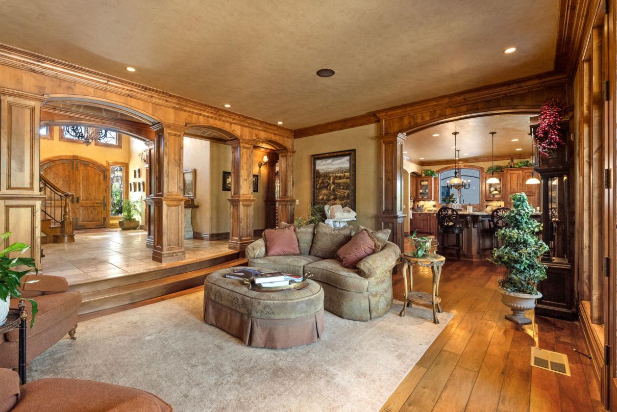 Extraordinary Estate in Pleasant Valley - photo 15