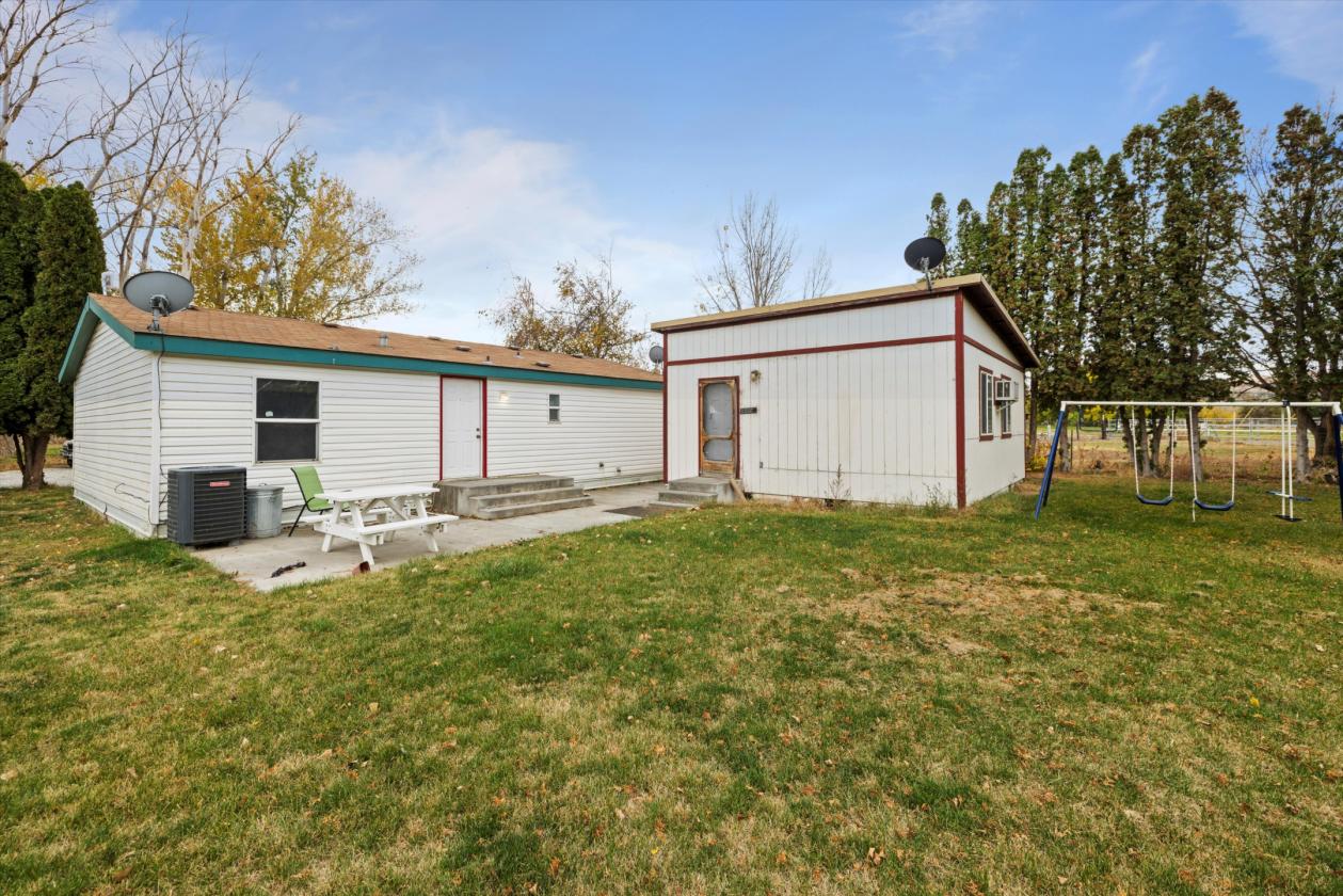 Horse acreage! Irrigated! In-laws quarters! - photo 12