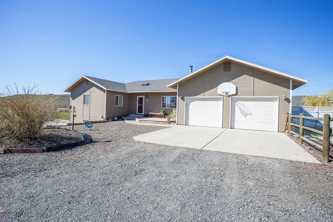 Horse Property on 11 acres! Selah, Yakima County, Washington Horse