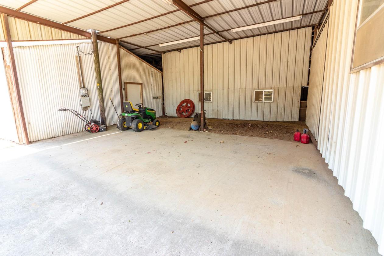 Horse Lover's Dream with Covered Arena - photo 25