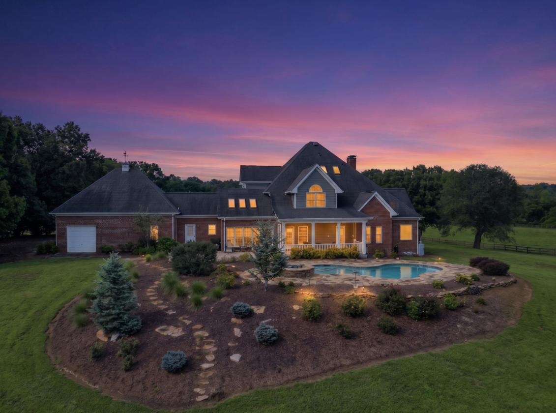 Luxury Estate Home 23 acres Lake Barn Pasture - photo 1