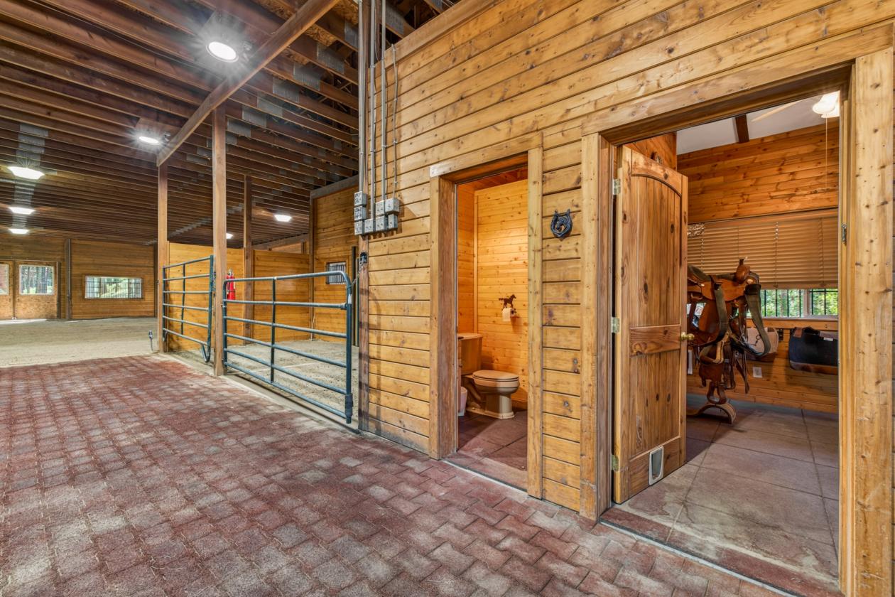Luxury 25-acre Horse Property - photo 18