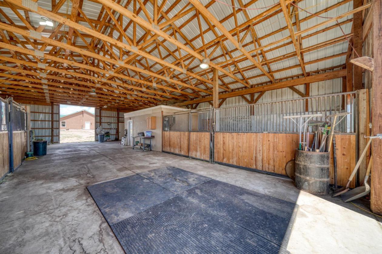 Horse Property close to town - photo 26