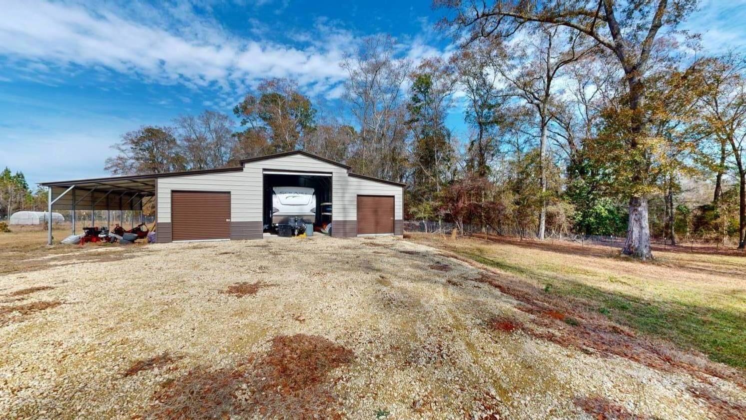 Luxury equestrian mini estate with executive home - photo 3