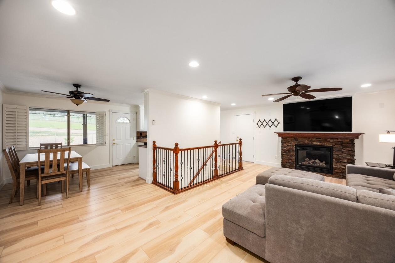 Incredibly Well-Maintained Horse Property - photo 4