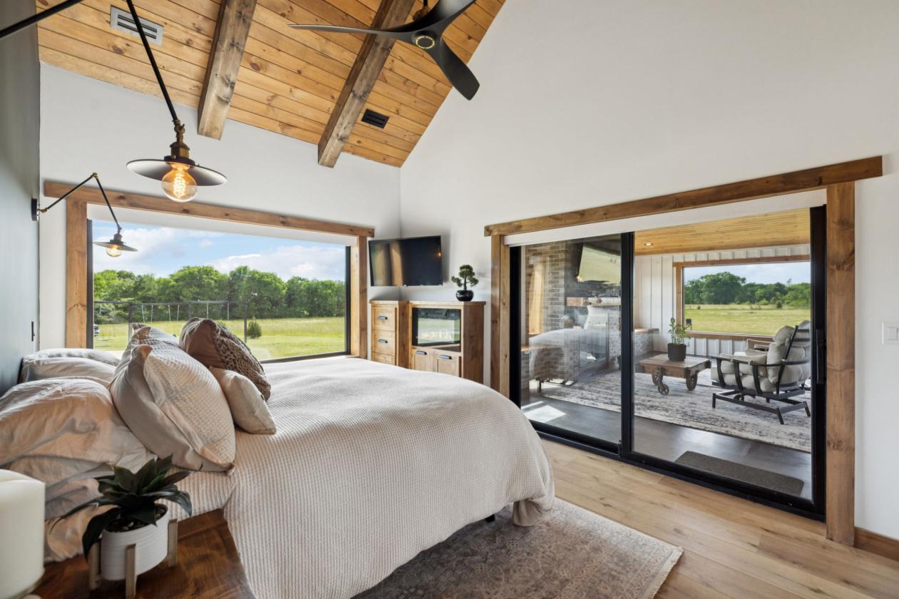 Private Estate with Barndominium - Horse Haven! - photo 16