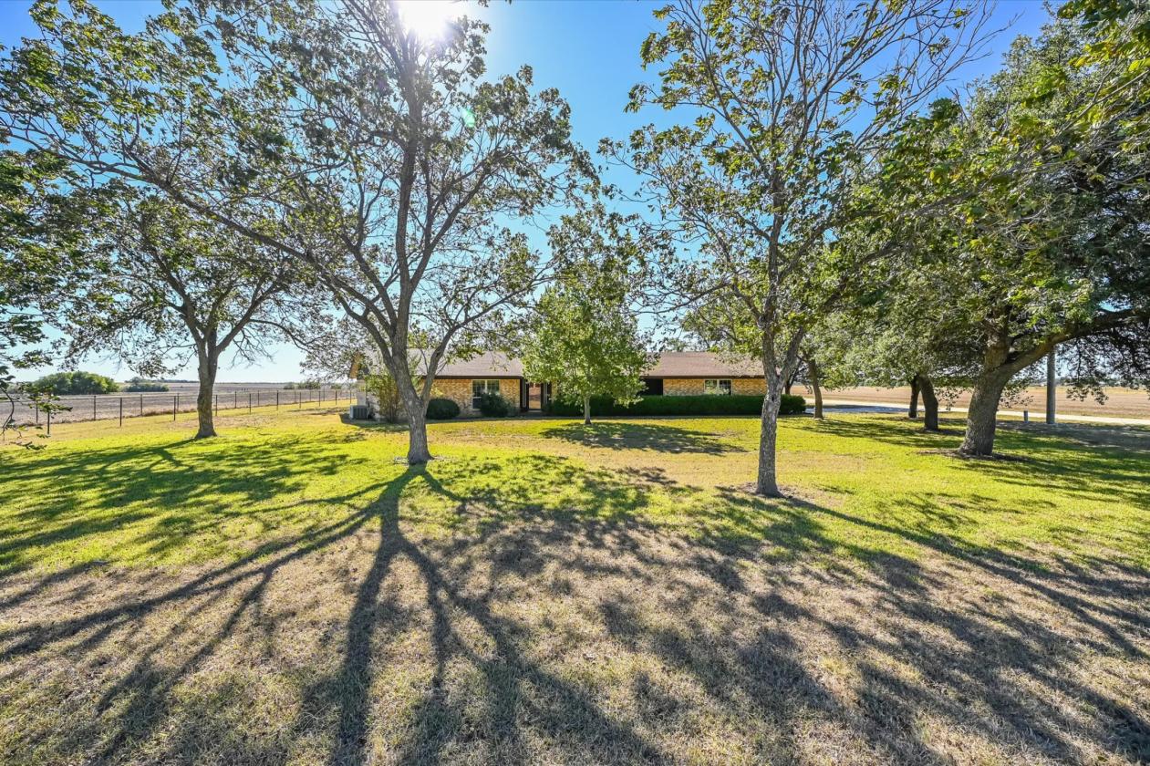 Unrestricted, Fully Fenced, 25.5 Acres and Home - photo 6