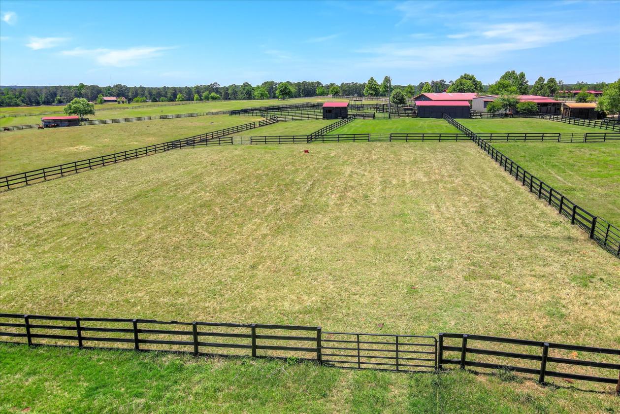 Exceptional 18.25-acre equestrian property - photo 18