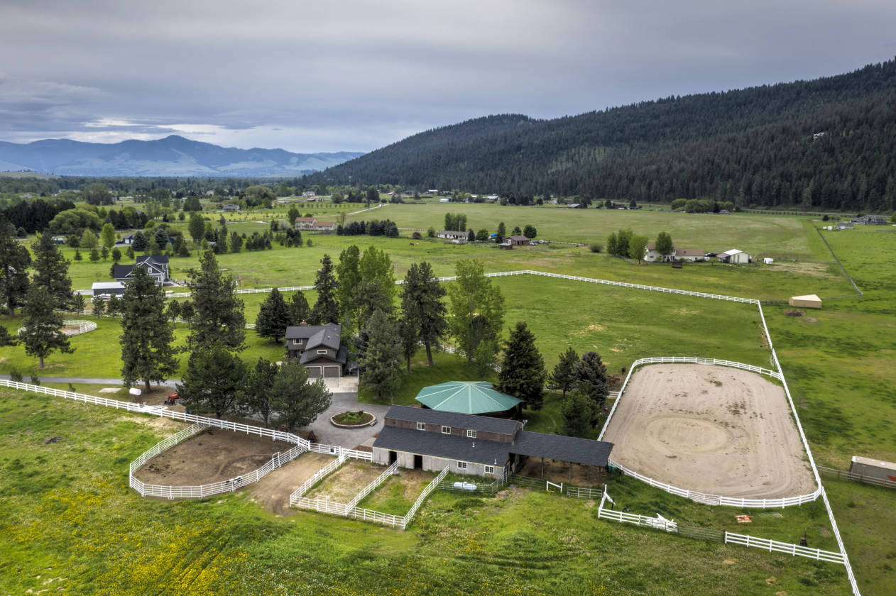 Montana Equestrian Property with two arenas, barn and guest quarters! Missoula, Missoula