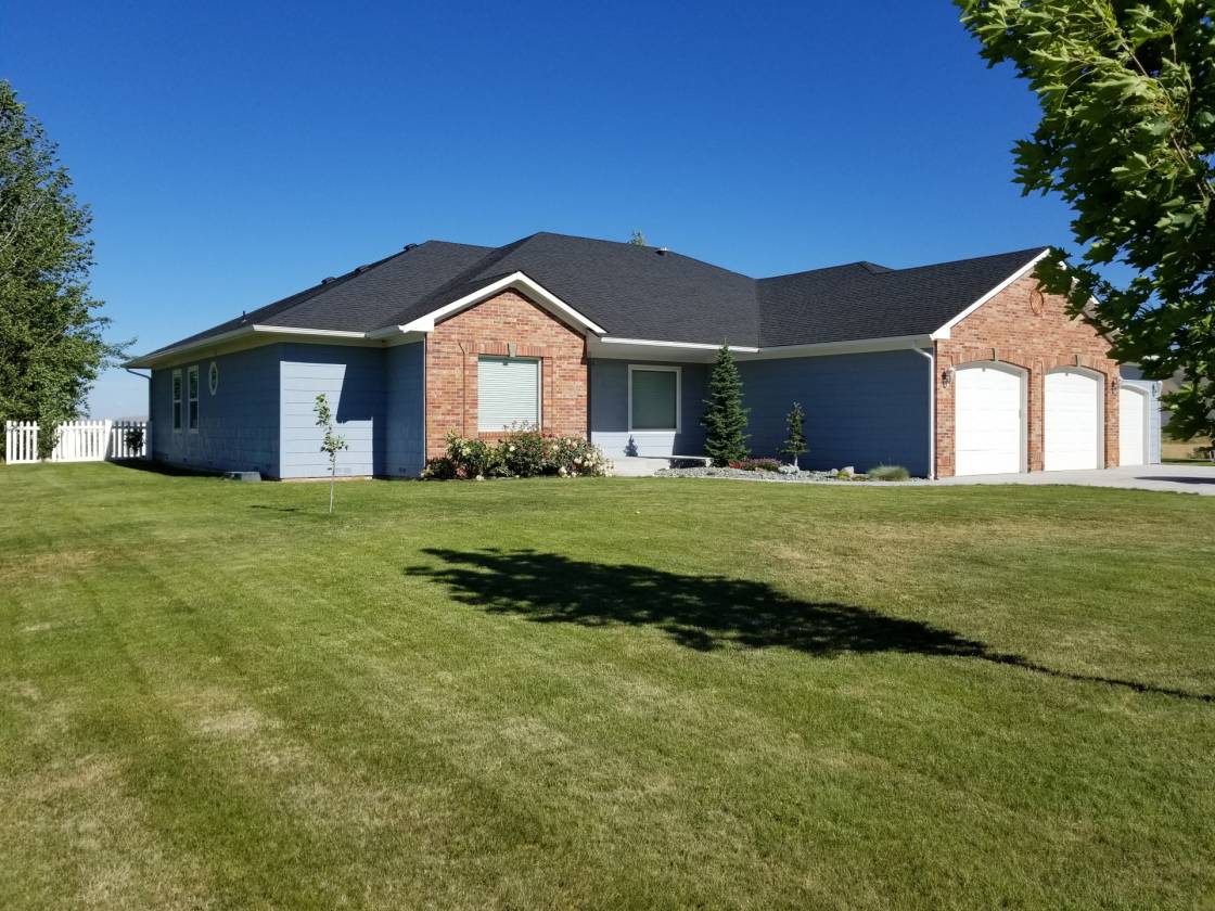 Amazing custom home on 9.79 view acres with 2400 Sq... Yakima, Yakima