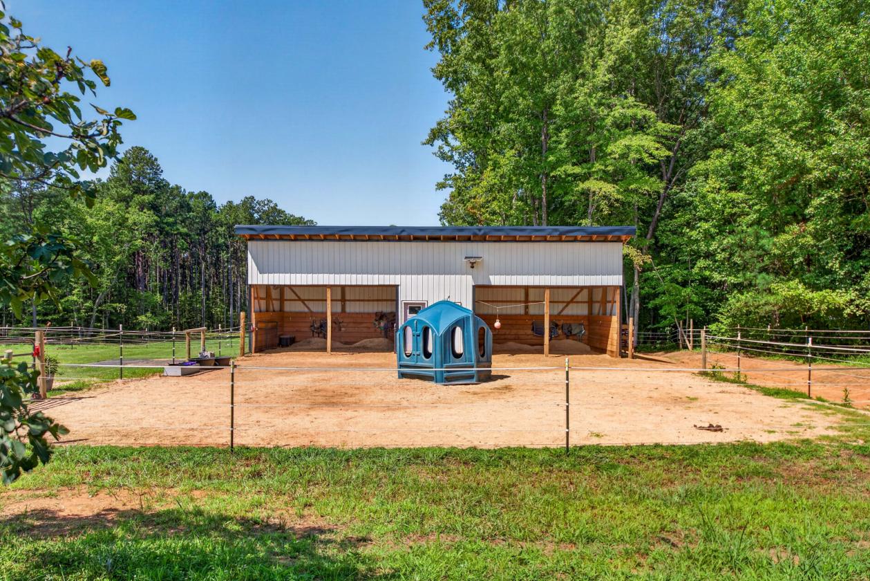 8 Acre Turn-Key Horse Property - photo 7