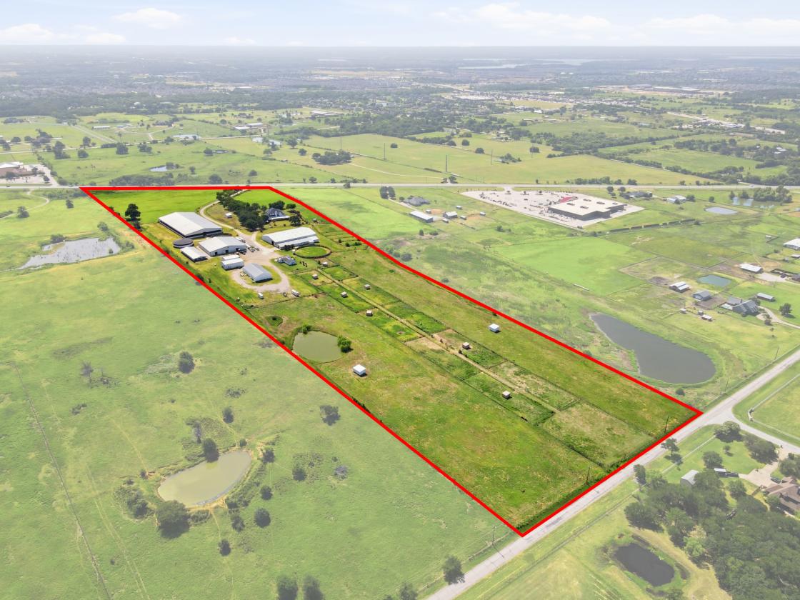 Exceptional Equestrian Estate w/ C-2 Potential! - photo 25