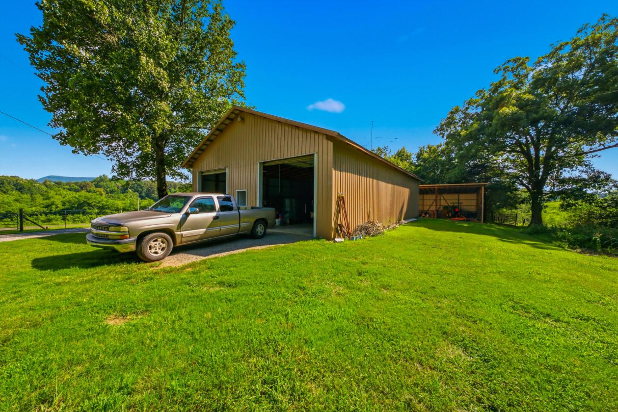 Horse property with mountain views! - photo 22