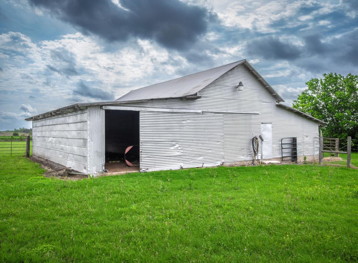 Classic 1946 Farmhouse with Barn & Arena - photo 16