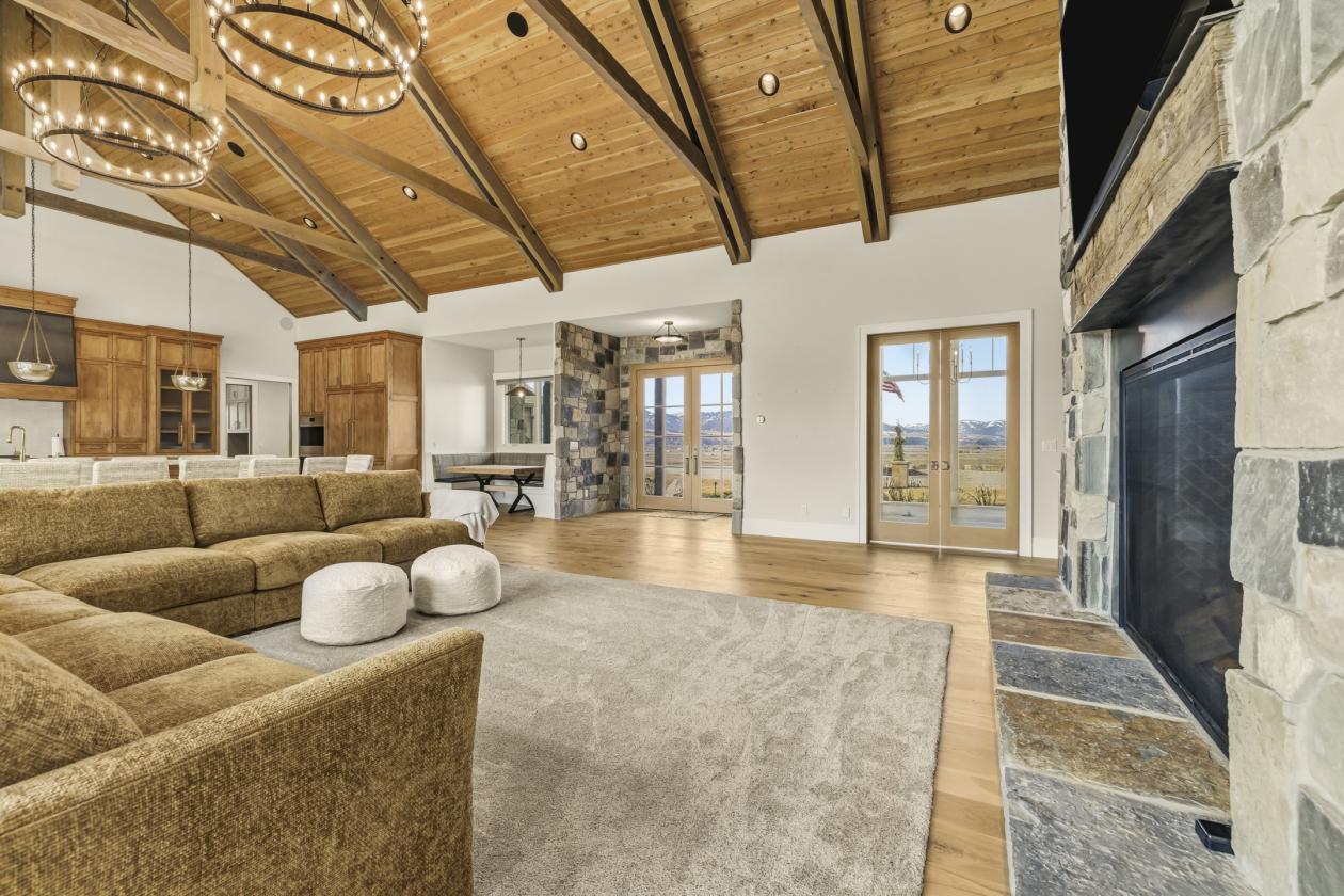 Newly built equestrian retreat with home & arena - photo 6
