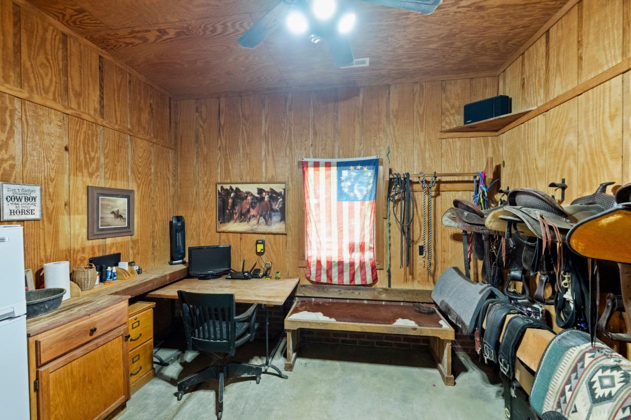 Equestrian Estate on 43 Acres - photo 29
